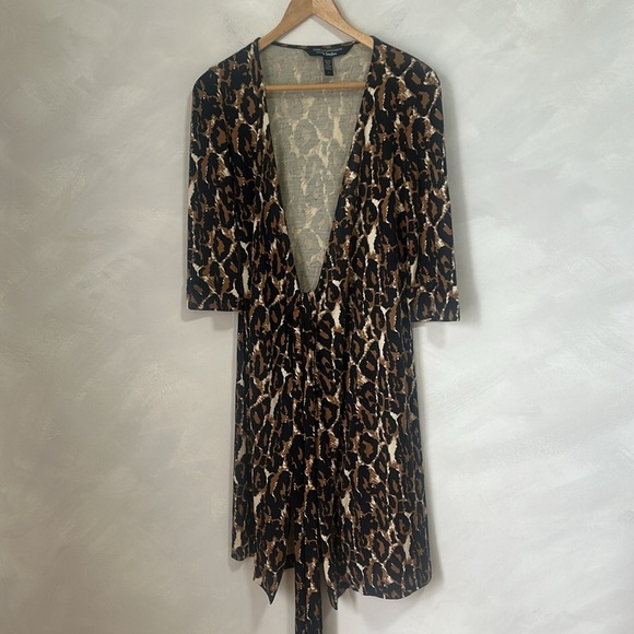 DVF Julian Leopard Print Silk Wrap Midi Dress Sz 2 neiman marcus - Picture 5 of 8